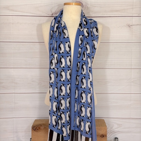 NWT Vera Bradley Soft Fringe Scarf in Playful Penguins Blue - Picture 2 of 4